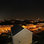 Lovely View 2 Beds 2 Bath Apartment, London